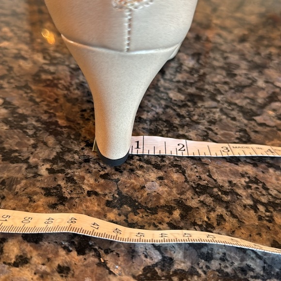 Easy Street nude pearlized flash heels NIB 8 - Picture 8 of 10